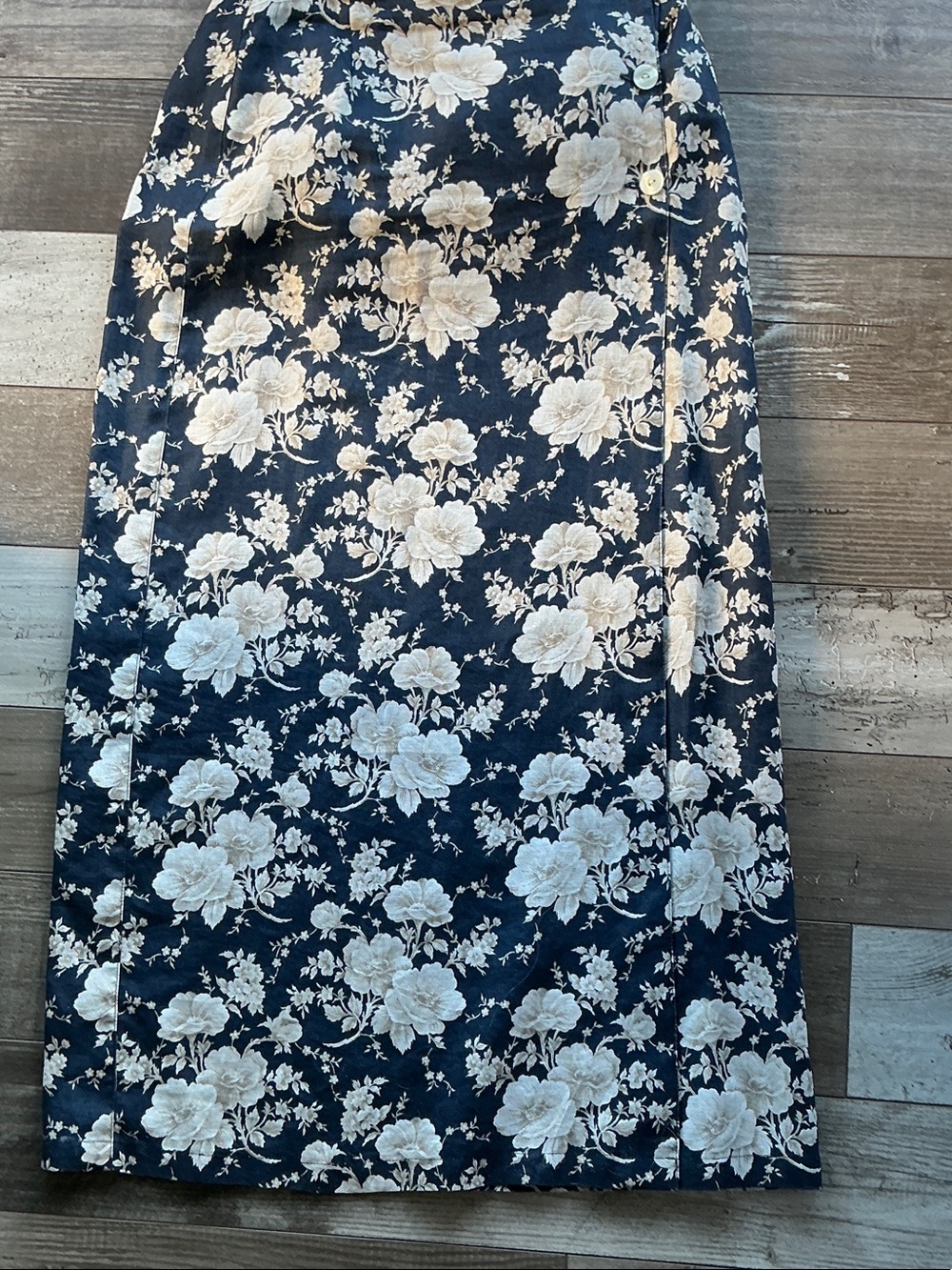 Liz Claiborne Navy Maxi Skirt with Cream Floral Print sz 6